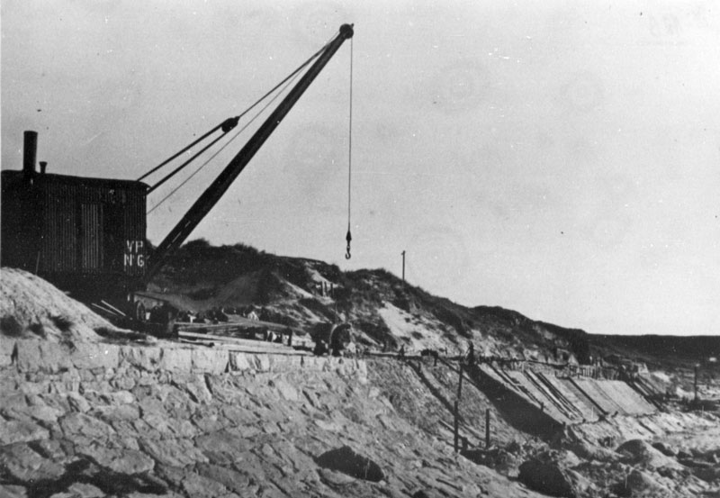 File:F20LeBrayeSeawall1941.jpg