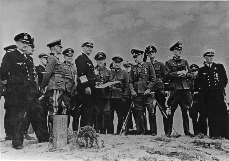 File:H25CA1TopBrassVisit1941.jpg