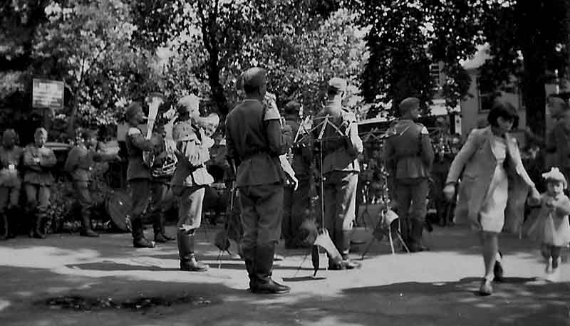File:GermanBandParade.jpg