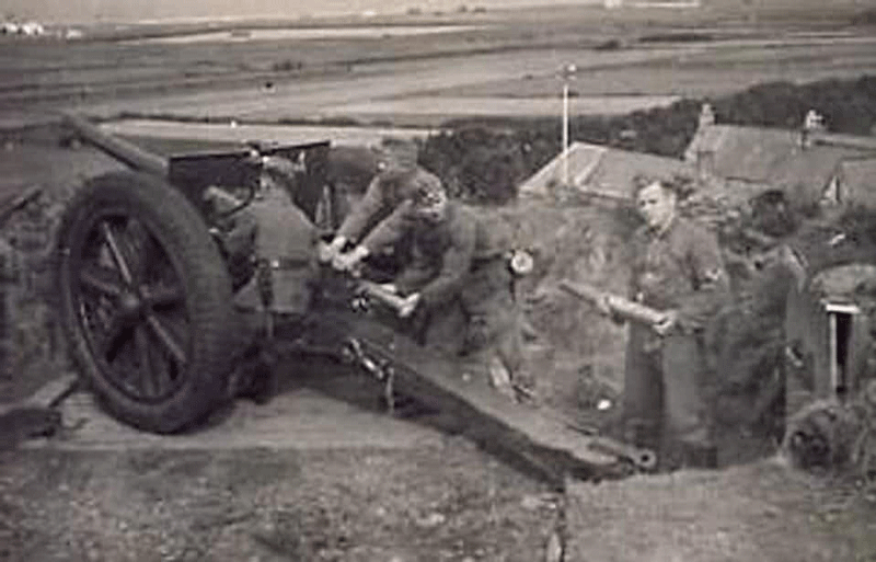 File:F25StOuen'sBayFieldGun.png