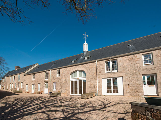 File:W21LeHurelHolidayCottages1.jpg