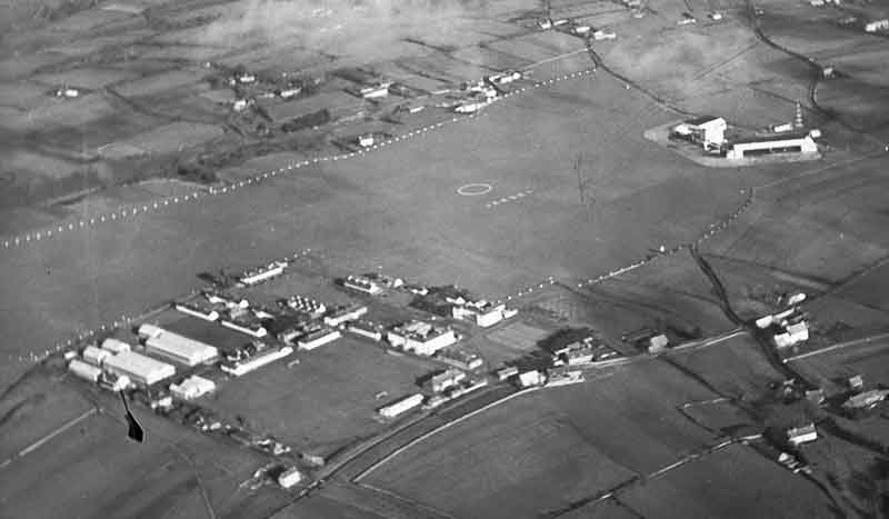 File:Airport1937Barracks.jpg