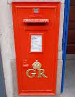 This large wall box at Boots in St Helier is relatively unusual for being made by McDowall, Steven and Co, Falkirk (see also a George VI example at Bagatelle Parade at Five Oaks)