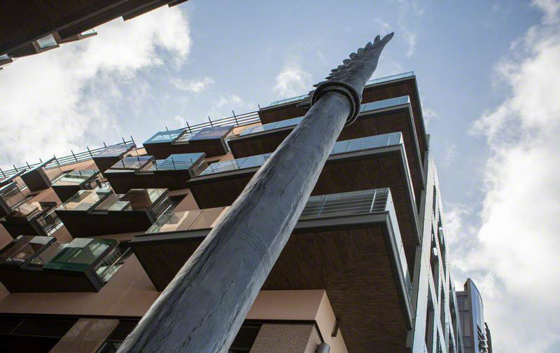 File:W22SculptureWingColumn2.jpg