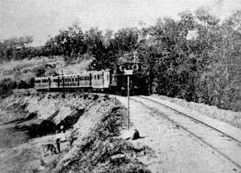 File:Train at Pont Marquet.jpg