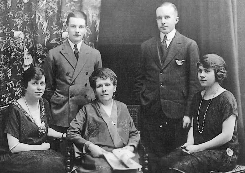 File:An23HenryJeuneBishop&Family.jpg
