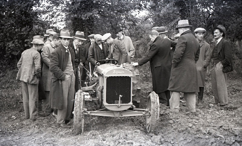 File:F21TractorDemonstration1936.jpg