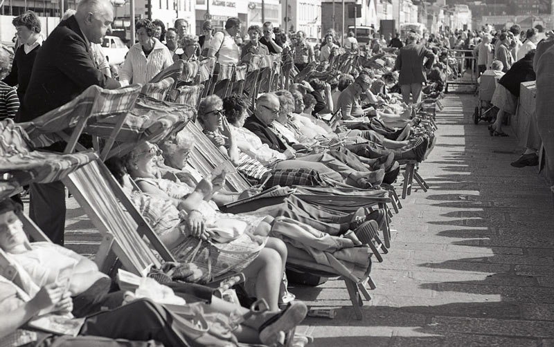 File:J19EsplanadeDeckchairs.jpg