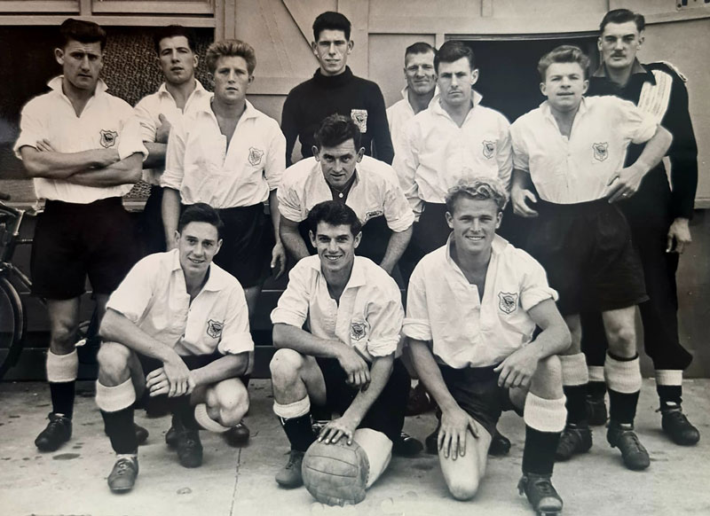 File:F21Magpies1957.jpg