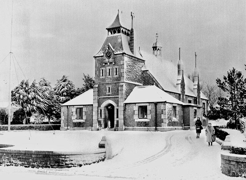 File:J18StOuen'sParishHall1962Snow.jpg