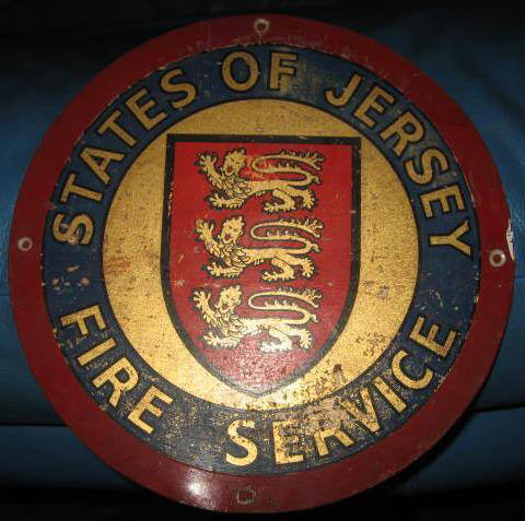 File:Sue15FireEngineDoorBadge.jpg