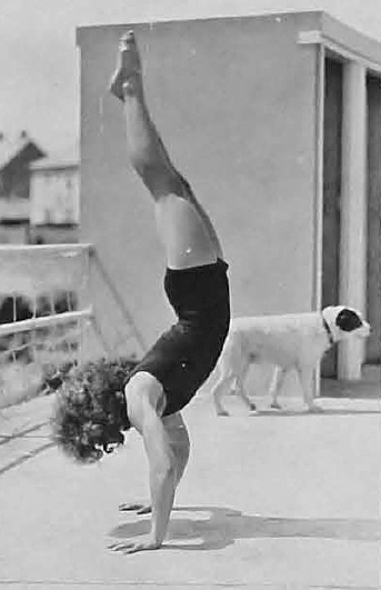 File:H25JSCAlbum1930s22Handstand.png