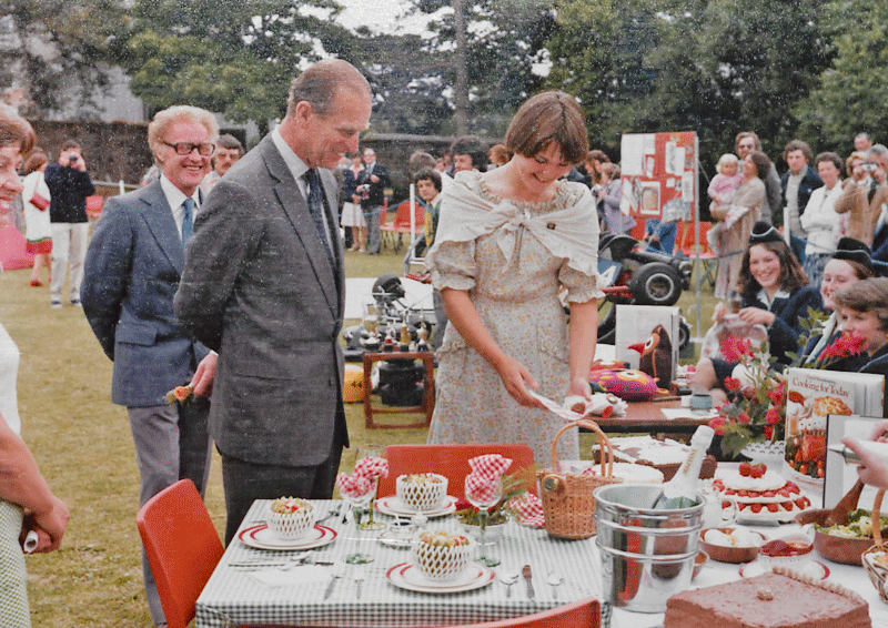 File:QueenVisit1978-11a.png
