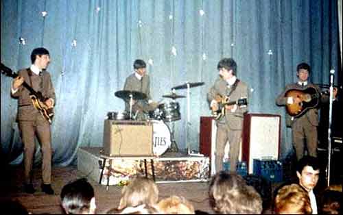 File:Beatles1963Aug.jpg