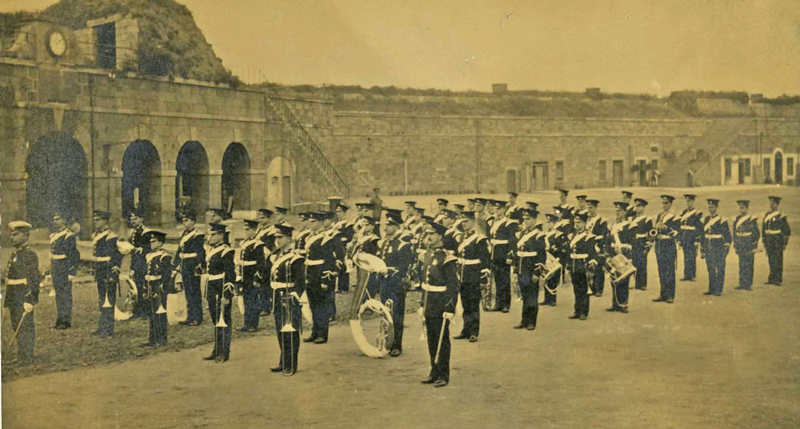 File:H24King'sOwnRegimentBand1910(Toovey)2.png
