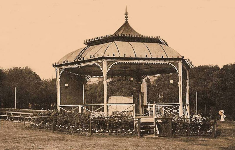 File:Su17TriangleParkBandstand.jpg