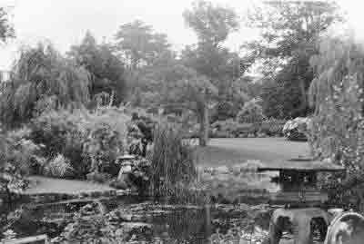 File:SamaresManorGardensc1930.jpg