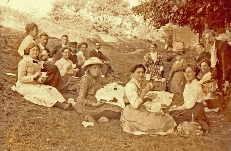 File:F18LawfordPicnic1890s.jpg