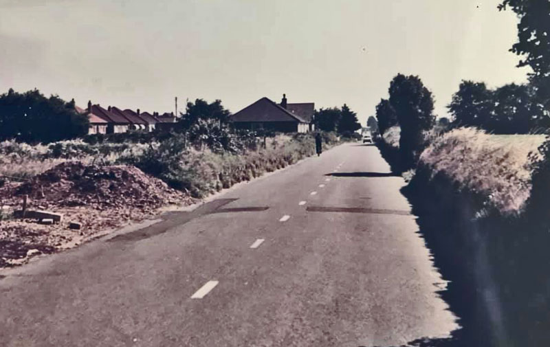 File:F20RouteDeQuennevais1960s.jpg