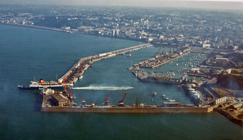 File:H23HarbourMailboatDeparts1960s.jpg