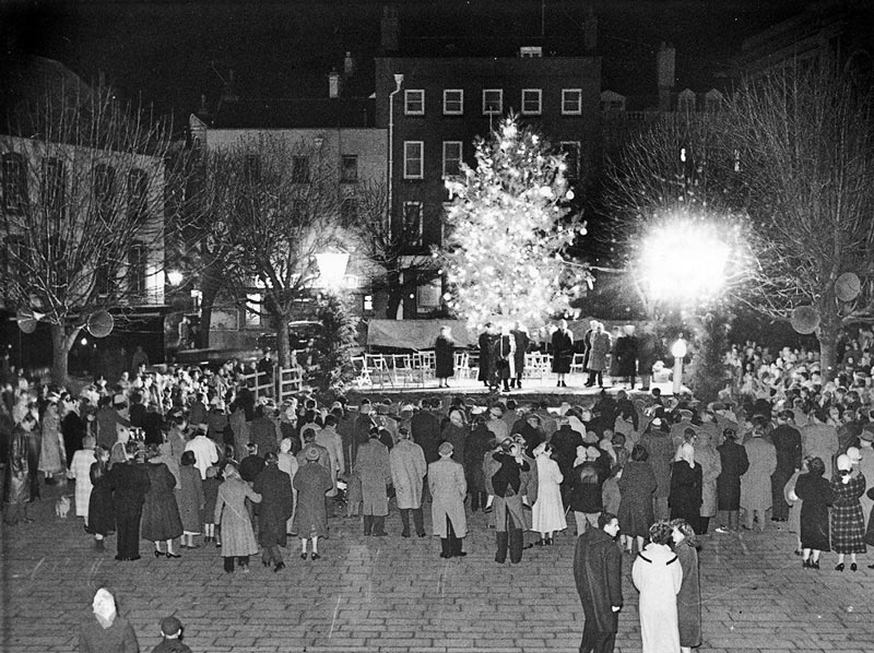 File:S16RoyalSqXmas1957.jpg