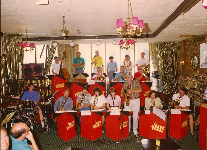 File:F20JerseyBigBand1990s.jpg