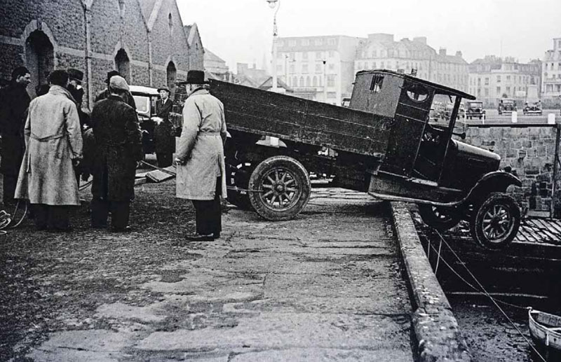 File:J20HarbourAccident1940.jpg