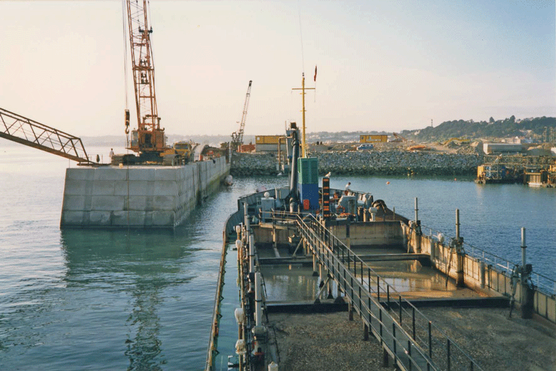 File:CW23ElizabethHarbour1988Arrival.png