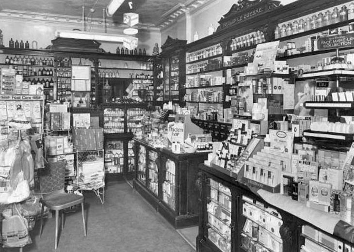File:J19LeQuesnePharmacy.jpg