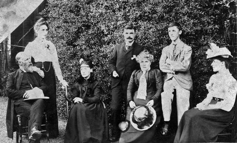 File:An18JohnClayValpyFamily1890s.jpg