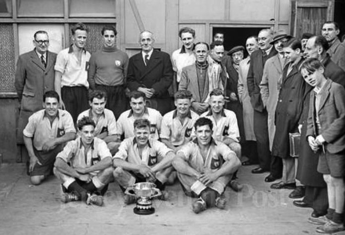 File:F21MagpiesFCWhewayCup1953.jpg
