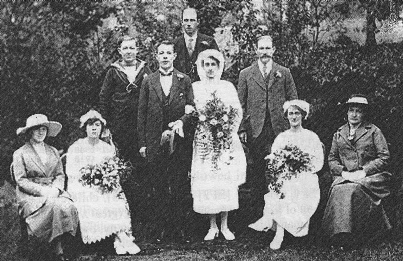 File:U20HaroldStanleyDeGruchyWedding1920.jpg