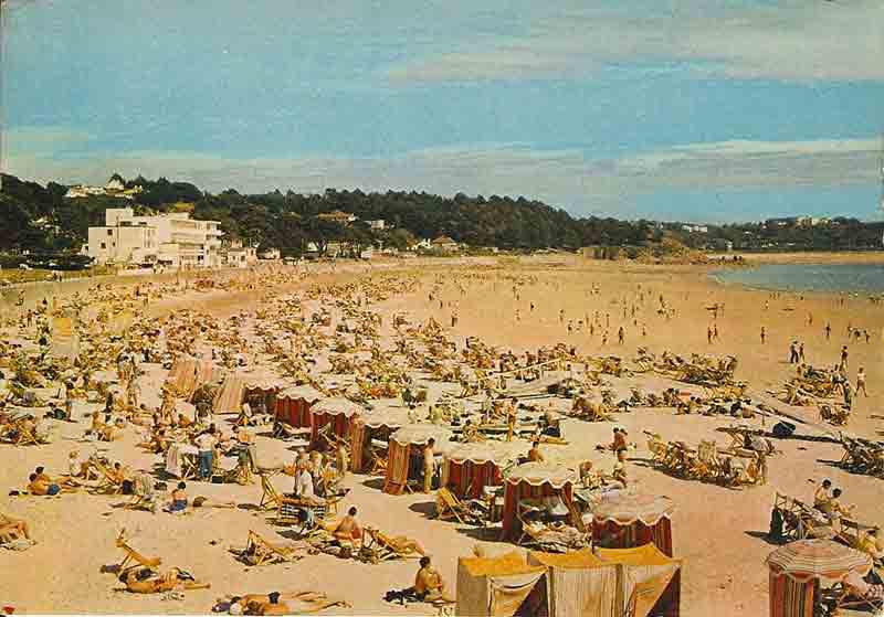 File:StBrelade'sBayBeachTents02.jpg