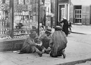 Breton workers gather in Hilgrove Street