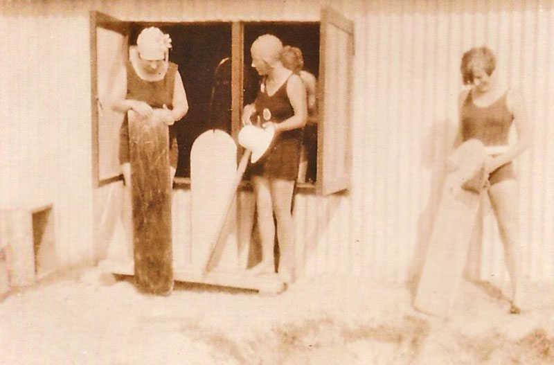 File:FJp21SurfingBeachHutGirls1920s.jpg