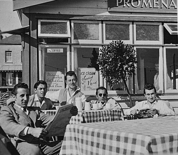 File:FT25PromenadeCafeHdesP1950s.png