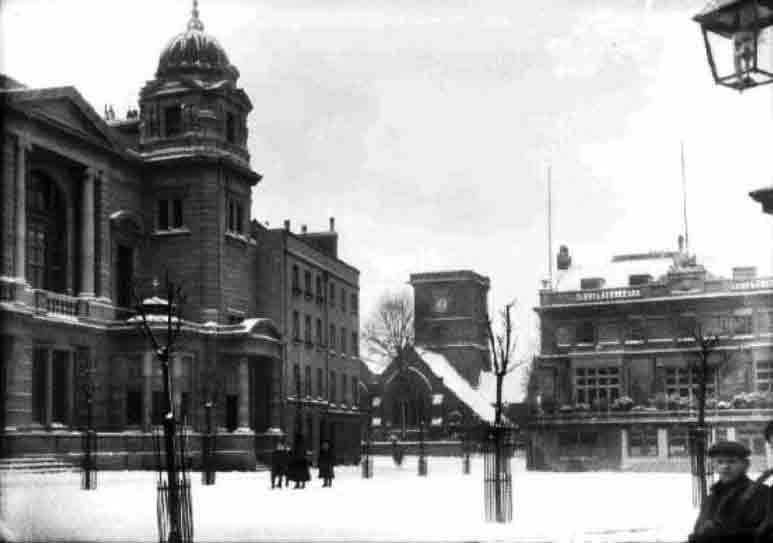 File:RoyalSquare1910Snow.jpg