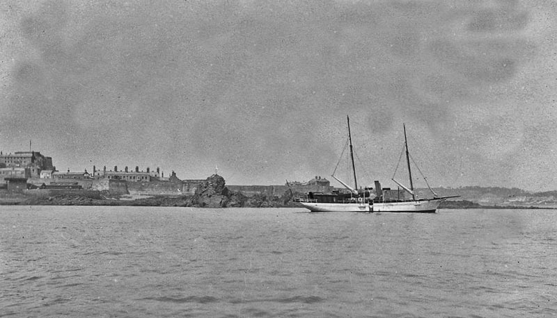 File:EF16YachtCastle1900.jpg