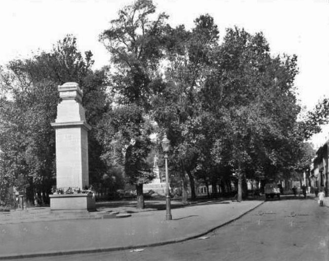 File:Lib18Cenotaph.jpg