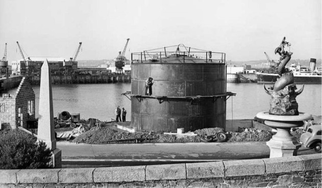 File:EP15HarbourTank1954.jpg
