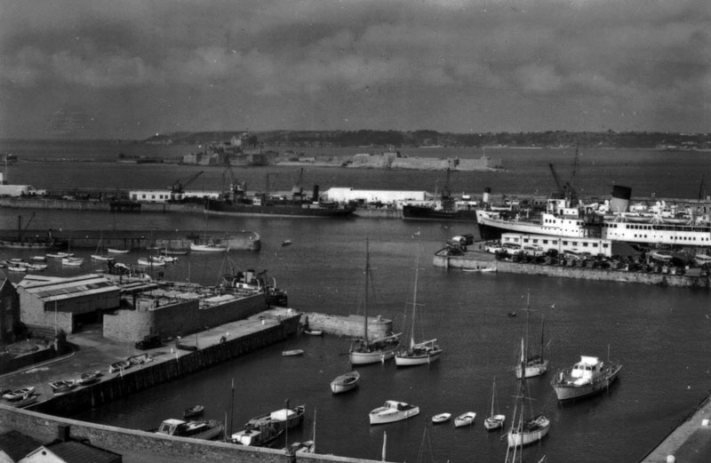 File:E16EnglishHarbour1956.jpg