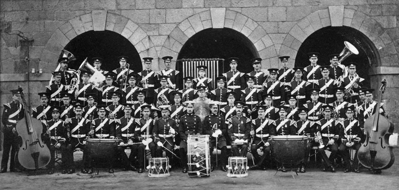 File:H24King'sOwnRegimentBand1910(Toovey).png