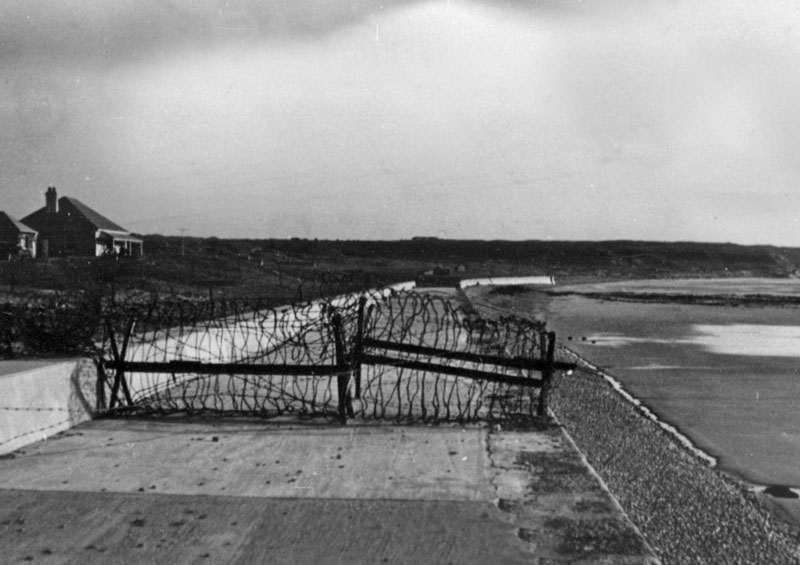 File:W18SeawallBarbedWire1941.jpg