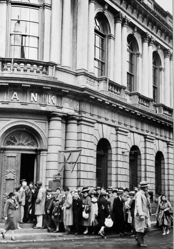 File:J23OccupationLloydsBankQueue.jpg
