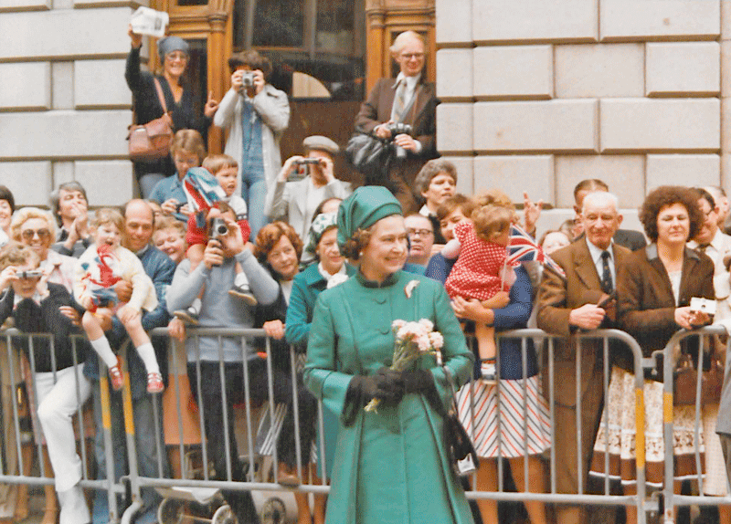 File:QueenVisit1978-8c.png