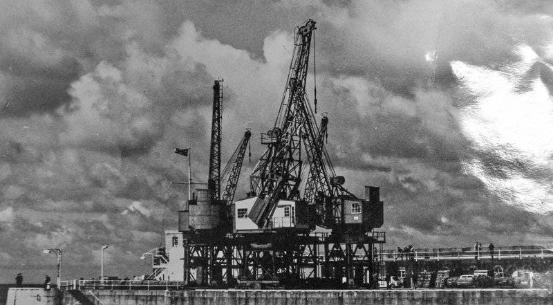 File:FT22HarbourCranes.jpg