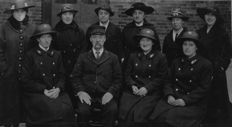File:SJ23GreatWarAlbum31WartimePostwomen.jpg