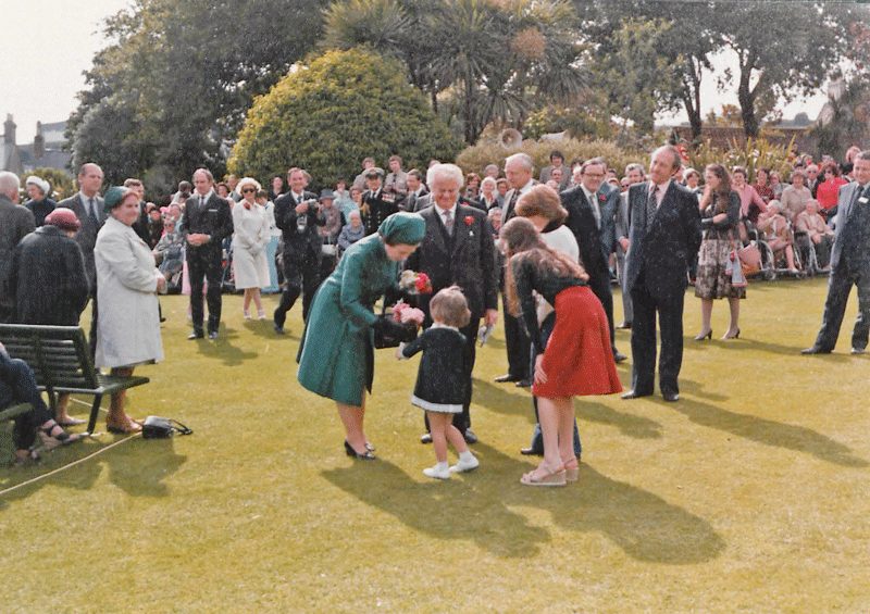 File:QueenVisit1978-20b.png