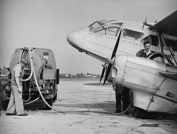 File:U25DH89RefuellingLat40s.png