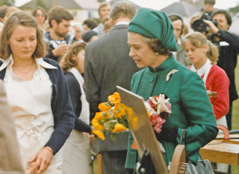 File:QueenVisit1978-10c.png